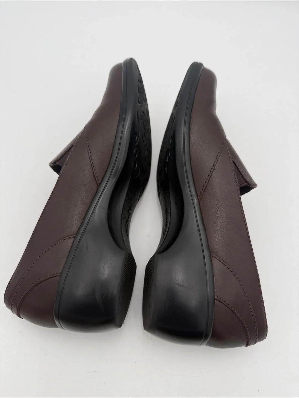 Clarks Women's Brown Leather Slip-On Loafers 6.5M casual office comfort retro